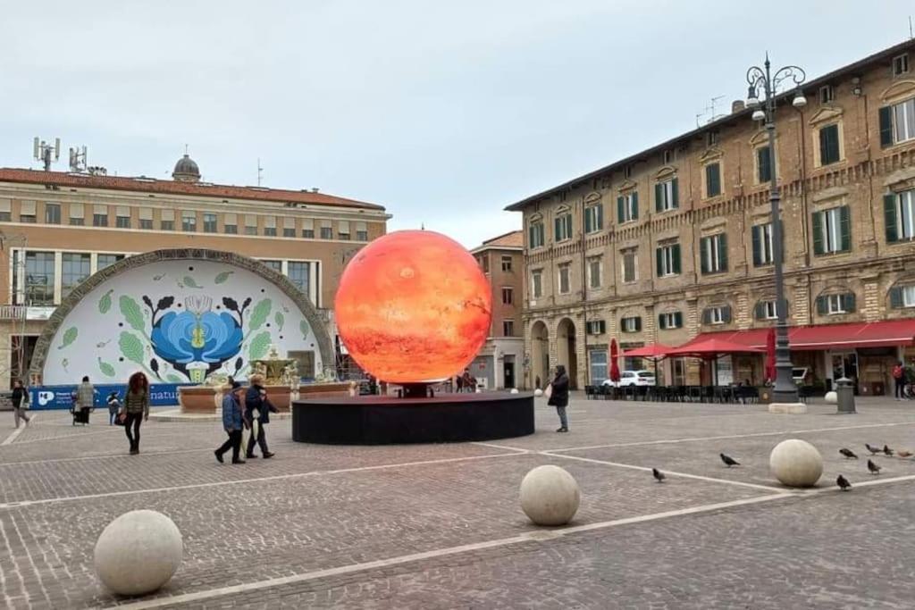 Il Nido Di Silvia A Due Passi Dal Teatro Rossini Apartment Pesaro Bagian luar foto
