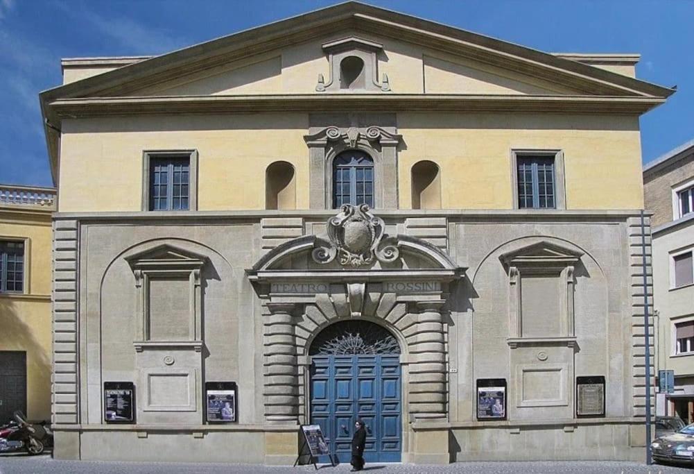 Il Nido Di Silvia A Due Passi Dal Teatro Rossini Apartment Pesaro Bagian luar foto